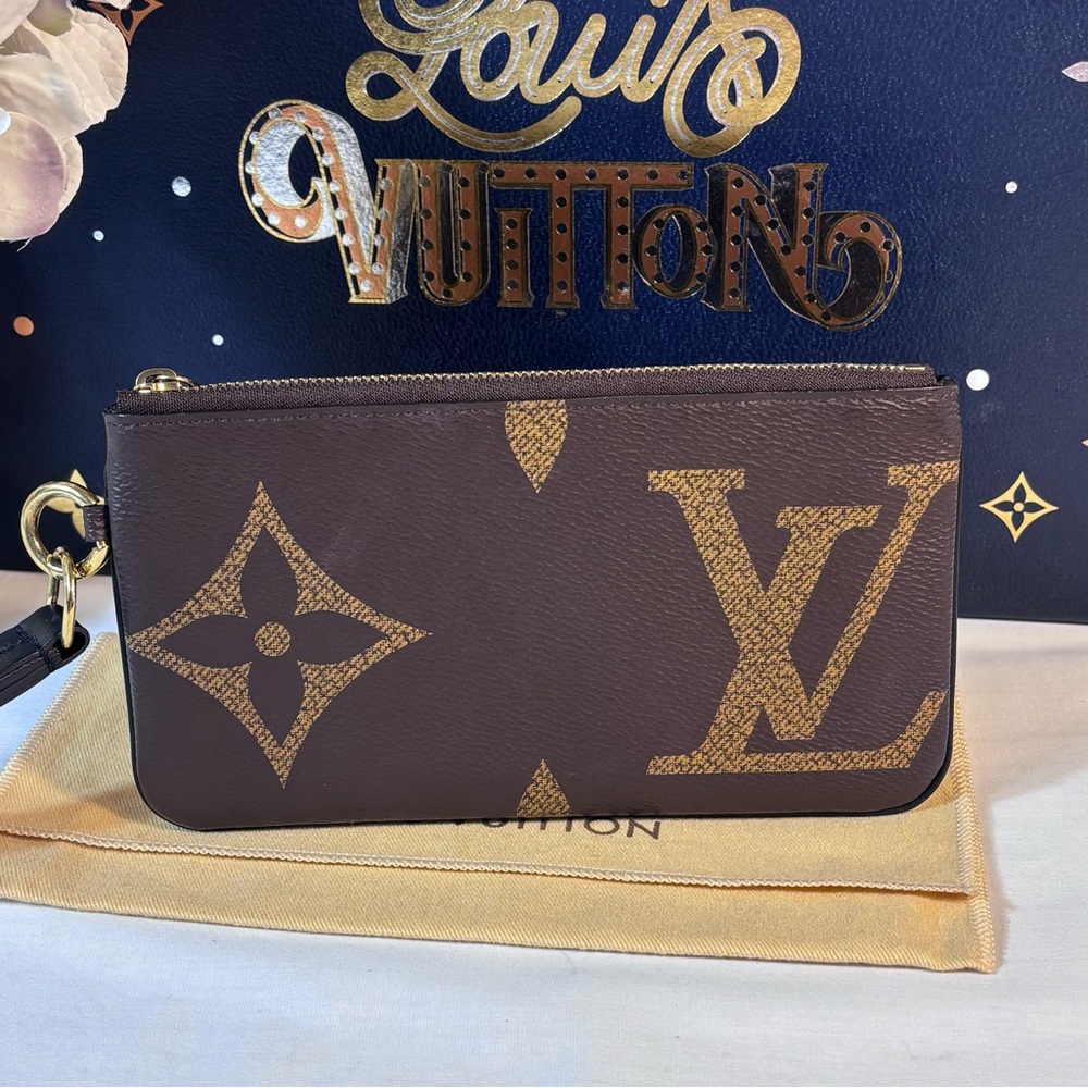 Louis Vuitton Giant Reverse Pochette - Picture 2 of 13